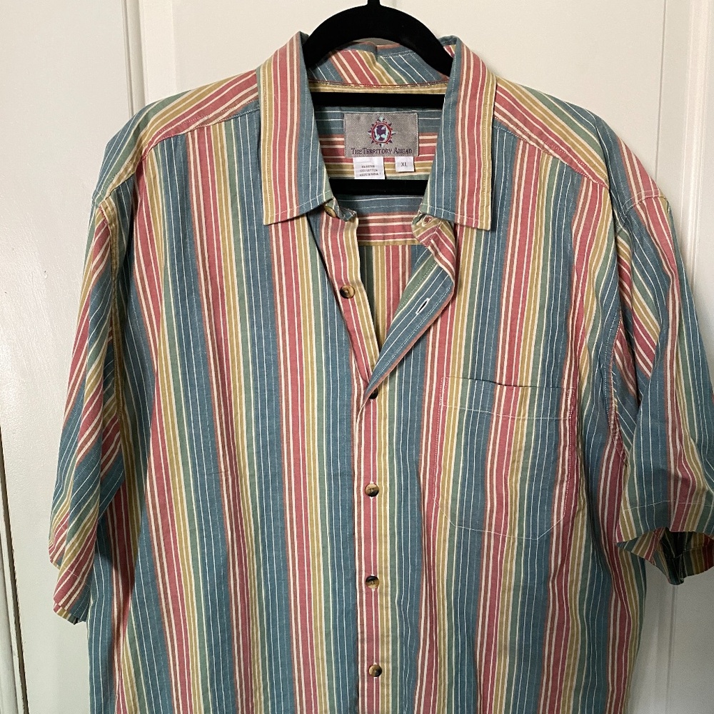 Men's button-down, short sleeve shirt